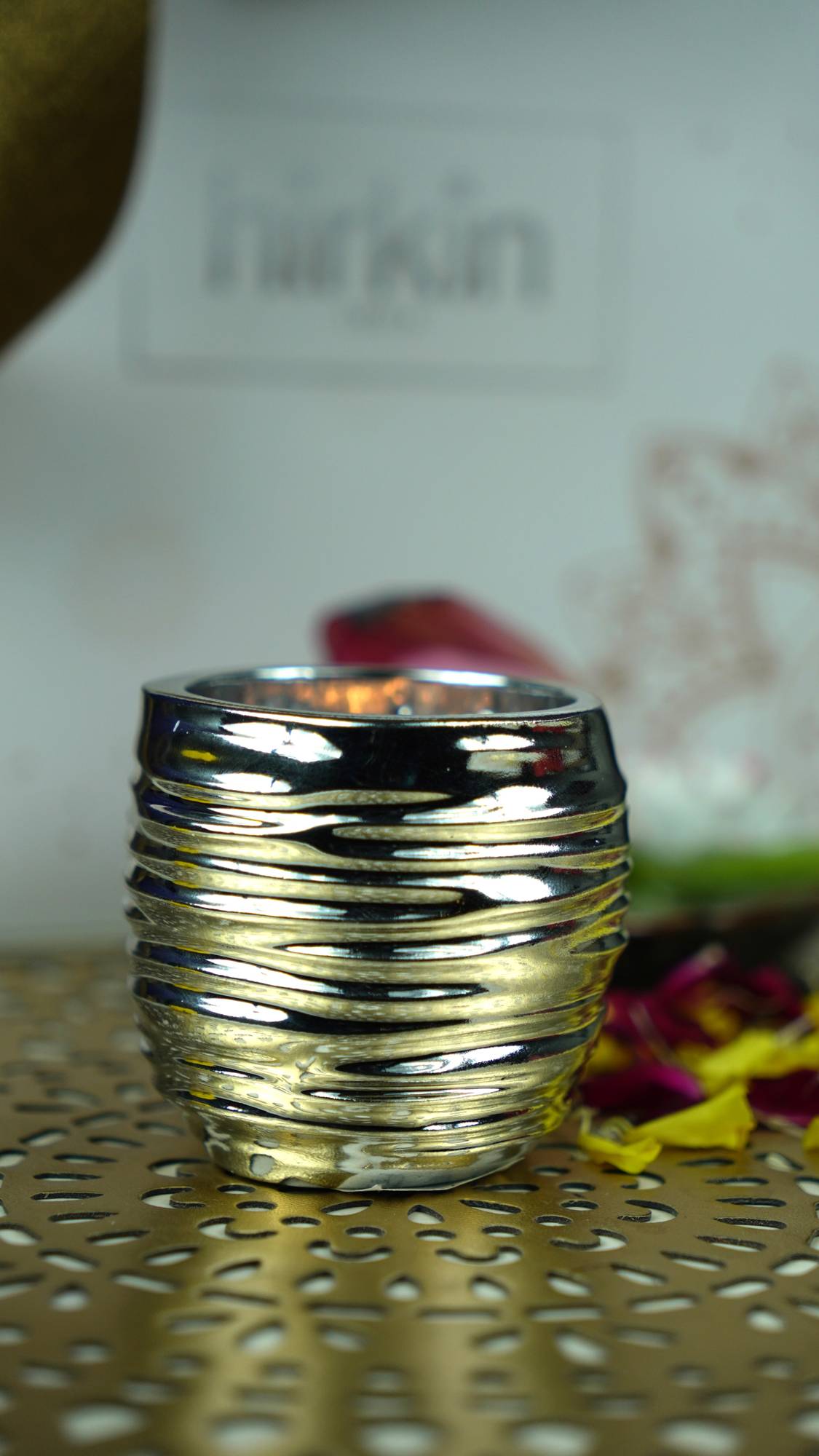 S WAVE VASE